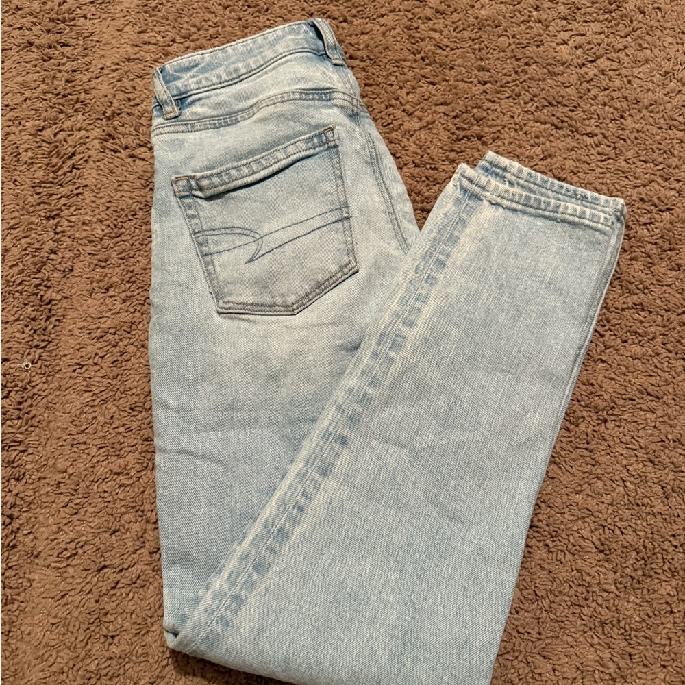 American Eagle Outfitters Light Wash Mom Jeans